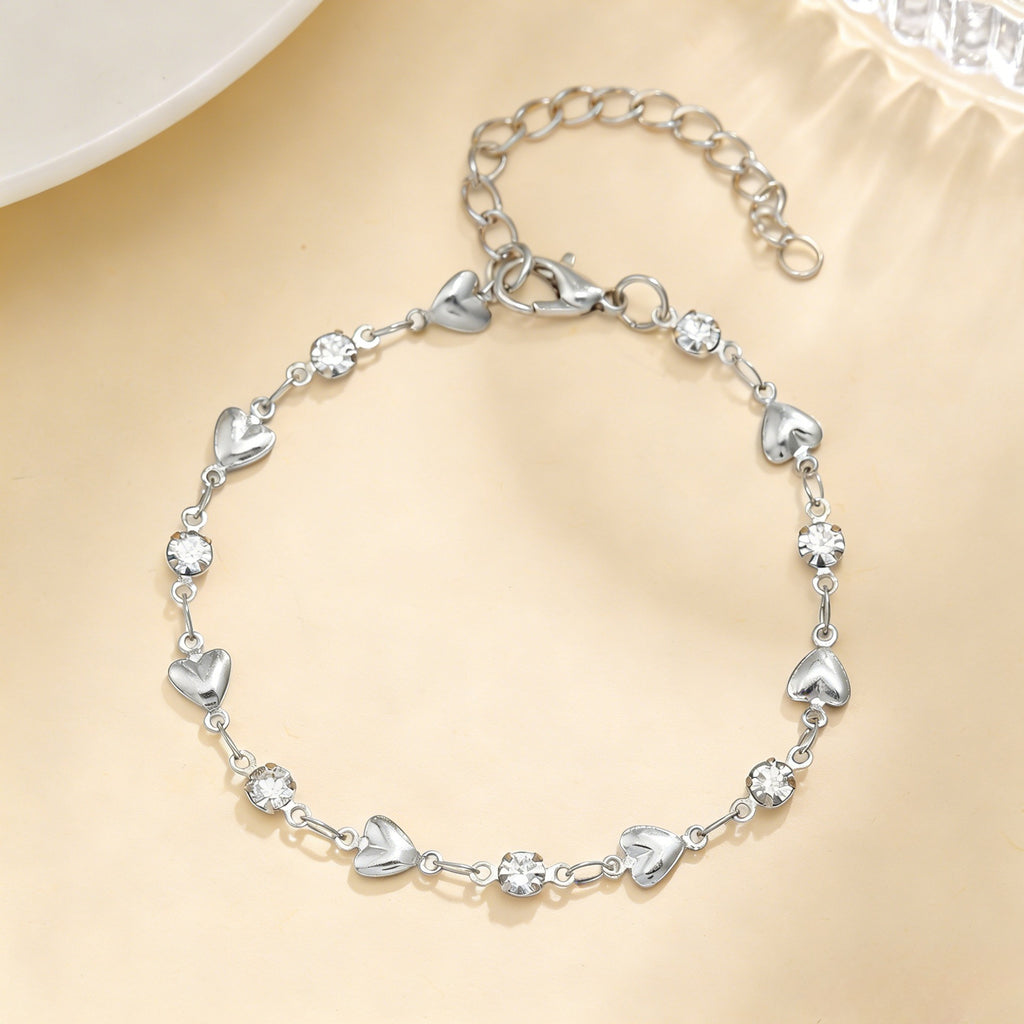 Close-up of the hollow heart charm on the Venus bracelet — nickel-free 316L stainless steel
