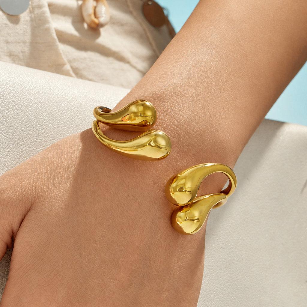 Close-up of the curved detail on the Thalassa cuff bangle